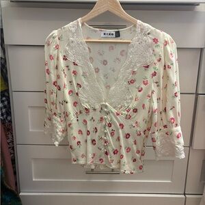 RIXO Cream Floral Lace-Trim Blouse with Pink Blossoms